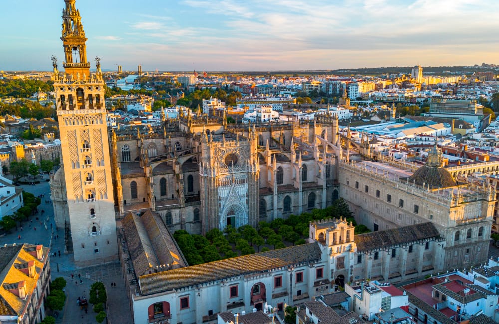 "Dulces ratos los que en Sevilla se gozan"